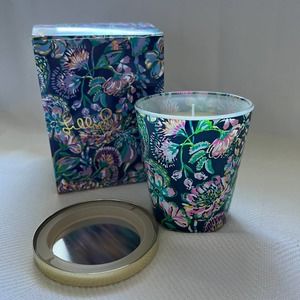 Lilly Pulitzer GWP Candle High Tide Navy She's Got Sol 8 oz.